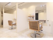 ハッコ(hacco)の雰囲気(美容室が苦手な方も半個室なのでお悩みを打ち明けやすい空間です)