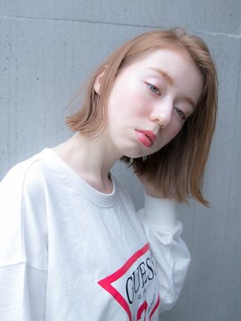 ルティア(Lutia) 切りっぱなしボブ ダブルカラー アッシュベージュ