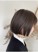 くすみベージュ ミニボブ