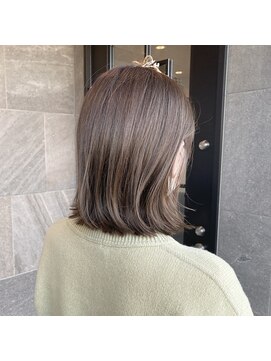 メゾン アヴァロ(Maison Avallo) お客様スナップ 外はねロブ/アッシュベージュ