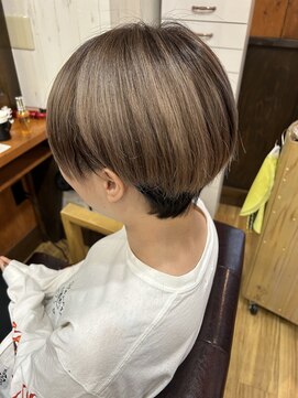 ララ(LALA) シャドウルーツ/マッシュショート/ベージュ