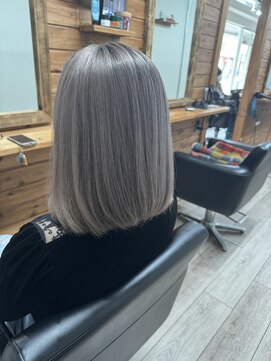 シャッター(Shutter) グレー系ハイトーンカラー