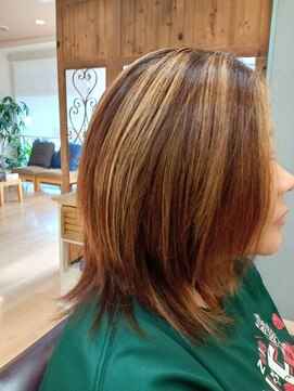 リファインヴェール 小川店 セミロングレイヤー／メッシュ／デザインカラー