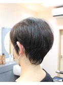 ネープを少し残した くせ毛ショート