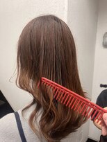 バトン(BATON)&nbsp;ふんわり巻き髪スタイル