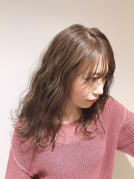 ラ タント(L'attente) ニュートラルベージュハイライトカラー／薄めバング