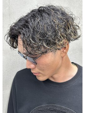 ダズルヘアーエイチ(DAZZLE hair H) 波巻きパーマ×金メッシュ