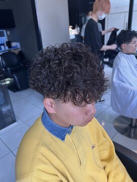 アイズ 海老名(AIZU) プードルパーマポップコンパーマスペインカールメンズマッシュ