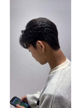 ステージ(STAGE) ダウンパーマ　韓国メンズヘア　センターパート　カルマパーマ
