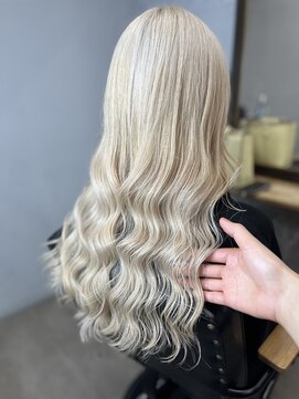 ワン(ONE) white blonde