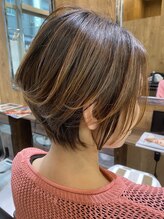 どの角度から見ても美しいいショートシルエット！