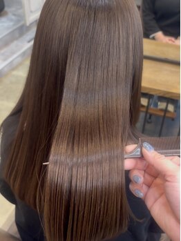 ビズヘアー グランバース(bisou hair grandbase)の写真/≪人気のCOTA取扱い≫髪質改善で癖やうねりも収まる◎カラーやブリーチによるダメージが気になる方も◎
