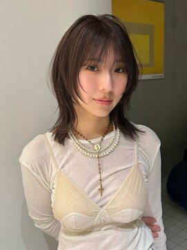 ローエ バイ デコ(Rohe by DECO) -Saki-オリーブベージュ/レイヤーカット/ブリーチ/赤み消し