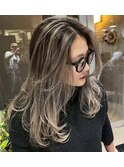 外国人風バレイヤージュ　ハイライトカラー　アッシュベージュ