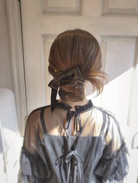 アロマ ヘアー ルーム 新宿3号店(AROMA hair room) リボン付きシニヨン/大人可愛いまとめ髪/パーティーヘア