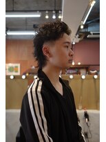 エディ(Edy)&nbsp;メンズウルフカットスパイキーショートスキンフェード眉毛カット