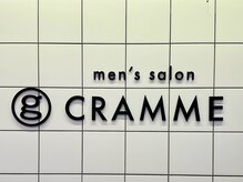クラム(CRAMME)の雰囲気（受付バックロゴ）