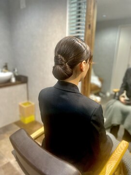 ベルトオブヴィーナス(Belt of venus) ツヤツヤタイトシニヨン