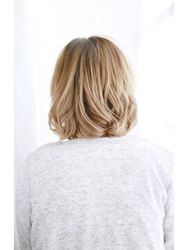 シュシュット(chouchoute) 斜めバングデザインカラーシルキーベージュグレージュカラー/087