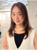 セミディフェイスレイヤーベージュカラースタイル
