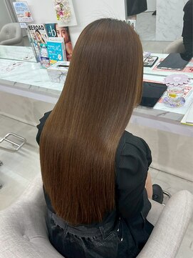 エレラビューティー(ELERA beauty) ストレートbefore&after/髪質改善/艶髪ブラウン【山田 真子】