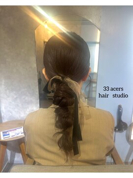 サーディースリーエーカーズヘアスタジオ(33Acers Hair Studio) ベロアリボンローポニー