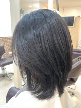 カットハウス はさみの部屋 大人女性/黒髪/ミディアム/レイヤー/内巻き/流しバング