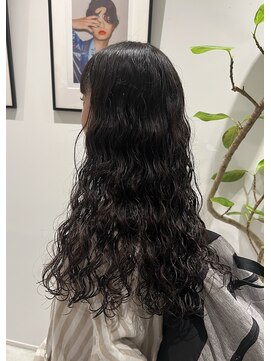 ストレートロングに飽きたらおすすめなみなみウェーブパーマ