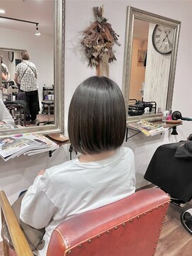 ヘアメイク アンフィ(amphi) 長さ変えずにメンテナンスカット