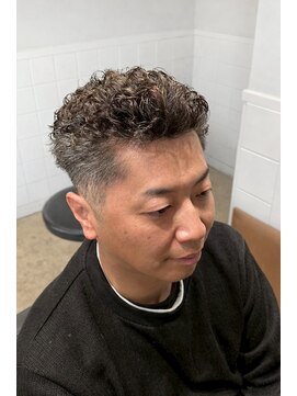 ジェットブラックキューサンロク(JET BLACK 936) 大人の宮城リョータ風パーマ/極道パーマ