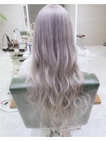 デイズ(days)&nbsp;ホワイトアッシュカラー　ブリーチデザインカラー　原宿