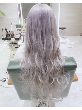 デイズ(days) ホワイトアッシュカラー　ブリーチデザインカラー　原宿