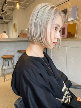 ルーム(Loom.) ホワイトベージュボブ