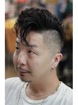 カットハウス 温故知新ロカビリーポンパドールフェード