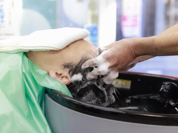 ヘアーソユーズ(HAIR SOYUZ)の写真/メンズのための極上ヘッドスパ。ノーマル・メントールをはじめ4種類の選べるシャンプーで頭皮を徹底ケア！