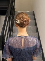 デイジードゥ(Daisy duex)&nbsp;シンプルめタイトヘアアレンジ/お呼ばれヘア/シニヨン/カチモリ