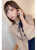 大人なクリアベージュロングボブ