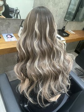 ヴィズバイエリーツ(vizz by elyts) シールエクステ/ハイライト/レイヤーカット/髪質改善/北谷