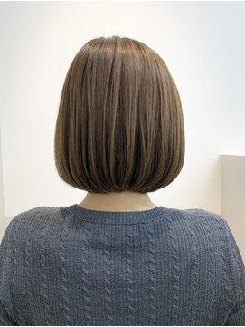 ザ ラフター バイ ラブズ ラフズ 戸畑朝日ヶ丘店(THE LAUGHTER by Loves Laughs) 切りっぱなしボブ×前下がり×ナチュラルベージュ(バック)