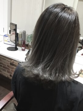 ルアナ ヘアーメイク(LUANA Hair Make) シルバーナチュラルバレイヤージュ