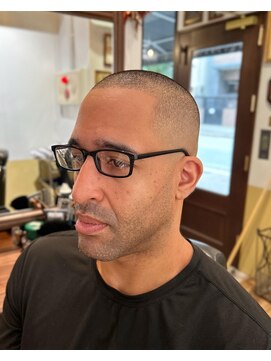 カムレイドフォーライフ(COMRADE 4 LIFE) the buzz  担当西村