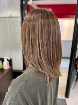 アイズ 本厚木(AIZU) 白髪ぼかしハイライト/ホワイトベージュ