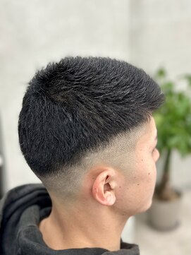 レヴィア(REVIA) メンズカットフェードスタイル刈り上げ短髪