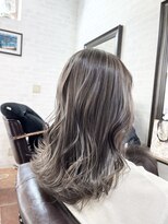 リゴレット 春日部東口店(RIGOLETTO)&nbsp;グレージュミディハイライト