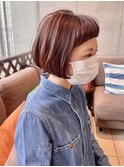 オン眉ボブで個性的に
