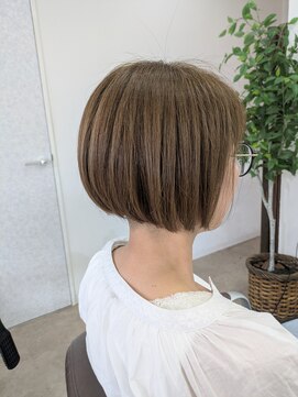 ラヴィリス バイ レム(Raviliss by rem) 前下がりボブ