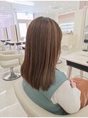 ナチュラルな艶感と柔らかさを引き出した大人ミディアム