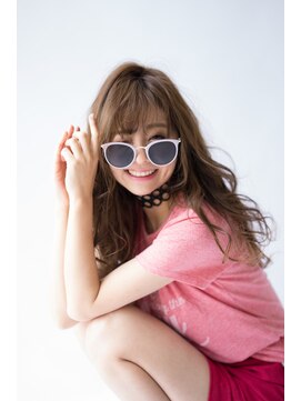 ディスオモテサンドウ 表参道(This OMOTESANDO) 風になびくひし形ロングスタイル！