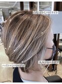白髪ぼかしハイライトハイトーンベージュ 丸みショートボブ