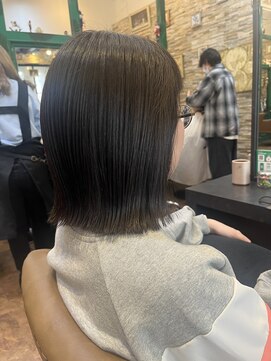 ヘアーラウンジ アンフィ 井土ヶ谷(Hair Lounge Anphi) 切りっぱなしボブ